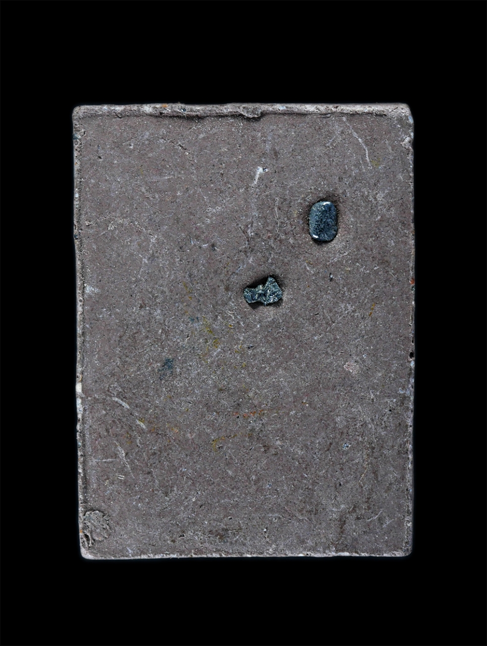 2.jpg - เทพภมรจำแลง เนื้อผงพุทธคุณลงสีเหลือง หลังฝังพลอย แร่ปลุกเสก พิมพ์เล็ก ครูบากฤษณะ อาศรมสถานสวนพฤษ์ศาสตร์ เมืองโคราช เทพจำแลงภมร มีพระพุทธคุณ ความเข้มขล [..] | https://kamulet.in.th