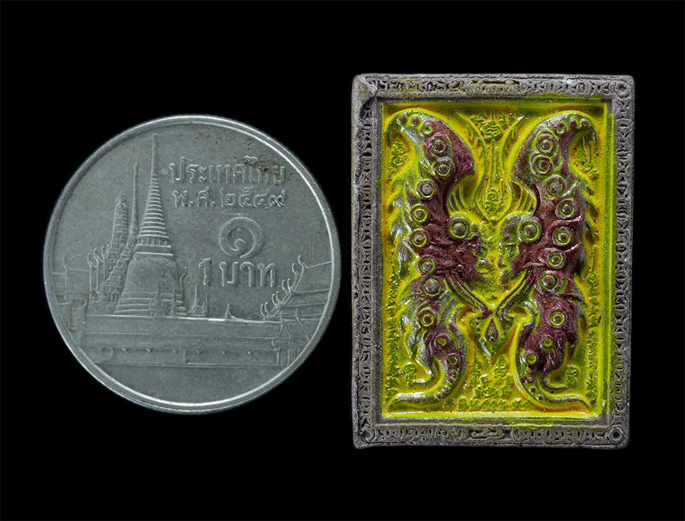 4.jpg - เทพภมรจำแลง เนื้อผงพุทธคุณลงสีเหลือง หลังฝังพลอย แร่ปลุกเสก พิมพ์เล็ก ครูบากฤษณะ อาศรมสถานสวนพฤษ์ศาสตร์ เมืองโคราช เทพจำแลงภมร มีพระพุทธคุณ ความเข้มขล [..] | https://kamulet.in.th