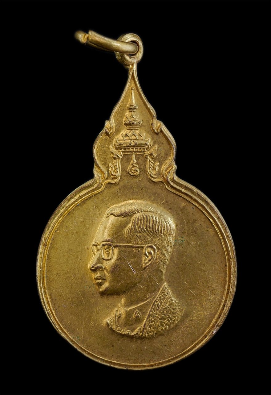 1.jpg - เหรียญในหลวงรัชกาลที่ 9 ที่ระลึกงานปฏิบัติธรรมเฉลิมพระเกียรติ เฉลิมพระชนมพรรษาครบ 5 รอบ ปี2530 หลวงพ่อฤาษีลิงดำ วัดท่าซุง (พระมหาวีระ ถาวะโร) เป็นประธ [..] | https://kamulet.in.th