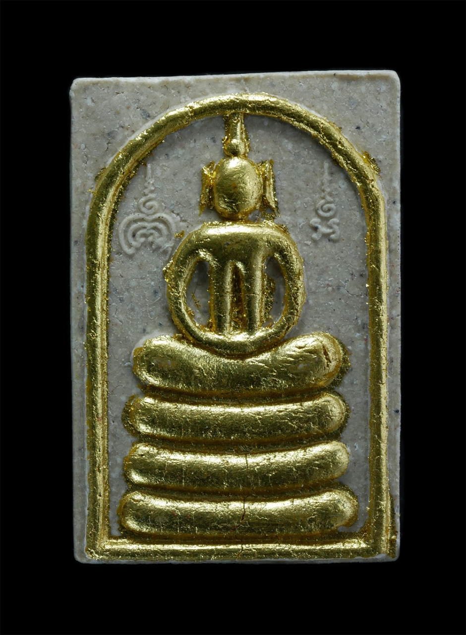 1.jpg - พระสมเด็จ รุ่น 9 หน้าทรัพย์มงคล ปี2536 หลวงพ่อแพ เขมงฺกโร(พระธรรมมุนี) วัดพิกุลทอง อ.ท่าช้าง จ.สิงห์บุรี เนื้อผงพุทธคุณ ผงว่าน ปิดทอง ฝั่งตะกรุด พระเก [..] | https://kamulet.in.th