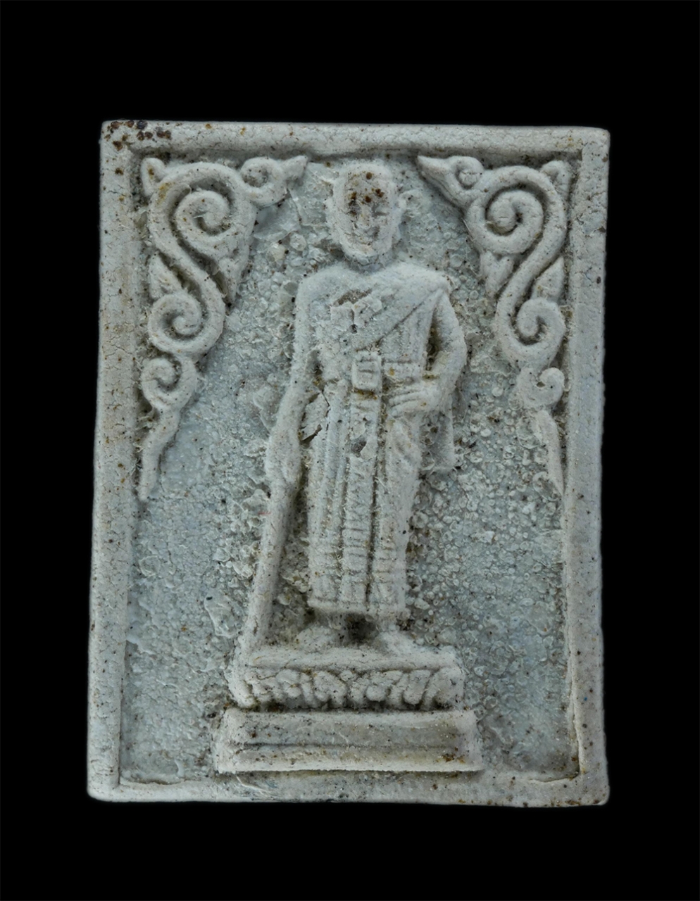 1.jpg - พระผงรูปเหมือนท้าวสุรนารี รุ่นแม่ย่าโมอุปถัมภ์ รุ่นแรก ปี2534 วัดราชสีมาราม อ.เมือง จ.นครราชสีมา เนื้อดอกมะลิหน้าฐานย่าโมผสมผงพุทธคุณ ผงว่าน อธิฐานจิต [..] | https://kamulet.in.th