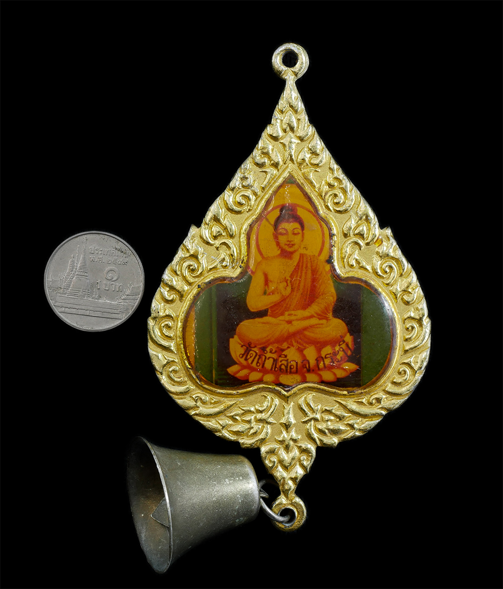 3.jpg - ล็อกเก็ตใบโพธิ์ระฆังเรียกทรัพย์ หลวงพ่อจำเนียร วัดถ้ำเสือ จ.กระบี่ เนื้อโลหะ กะไหล่ทอง พระเก่าสวยงาม สภาพดี ระฆังดังเพราะ ขนาดใหญ่กำลังดี แขวนหน้าบ้าน [..] | https://kamulet.in.th