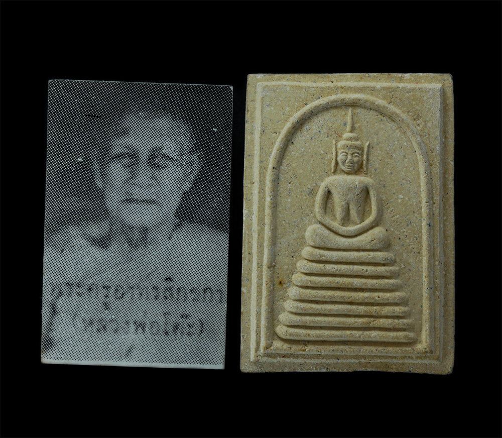 1.jpg - พระสมเด็จพร้อมรูปถ่ายหลวงปู่โต๊ะ สุวัณโณ(พระครูอาทรสิกขการ) หลังยันต์พุฒซ้อน วัดสระเกษ อ.ไชโย จ.อ่างทอง พ.ศ.2536 มวลสารผงพุทธคุณ ผงว่าน ผสมผงเก่าพระสม [..] | https://kamulet.in.th