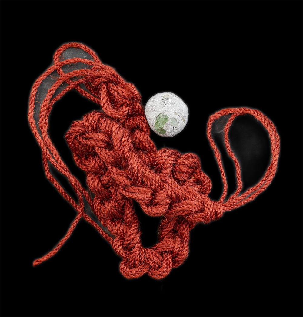 1.jpg - เชื่อกสร้อยข้อมือ พร้อมลูกอม หลวงพ่อจำเนียร สีลเสฏโฐ วัดถ้ำเสือ จ.กระบี่ | https://kamulet.in.th