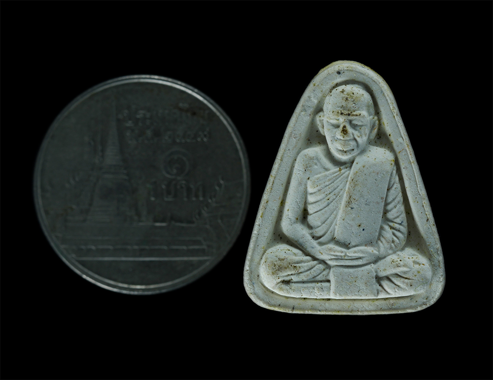 3.jpg - พระผงรูปเหมือน หลวงพ่อเปิ้น ปภาโส (พระครูเปิ้นพุทธสรเถร) วัดบ้านเก่า อ.พานทอง จ.ชลบุรี งานผูกพัทธสีมา ปี2537 เนื้อผงพุทธคุณ ผงว่าน ผงเก่าหลวงพ่อเปิ้น  [..] | https://kamulet.in.th