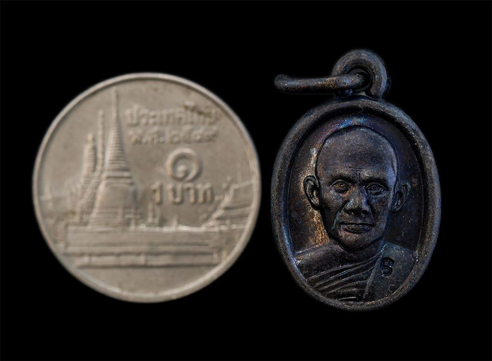 3.jpg - เหรียญที่ระลึกออกนิโรธกรรม ปีที่ 17 พ.ศ.2553 ครูบาน้อย เตชะปัญโญ รุ่น นะ เมตตา อายุครบ 5 รอบ 60 ปี วัดศรีดอนมูล จ.เฃื่องใหม่ เนื้อนวะโลหะ พระเก่าสวย ม [..] | https://kamulet.in.th