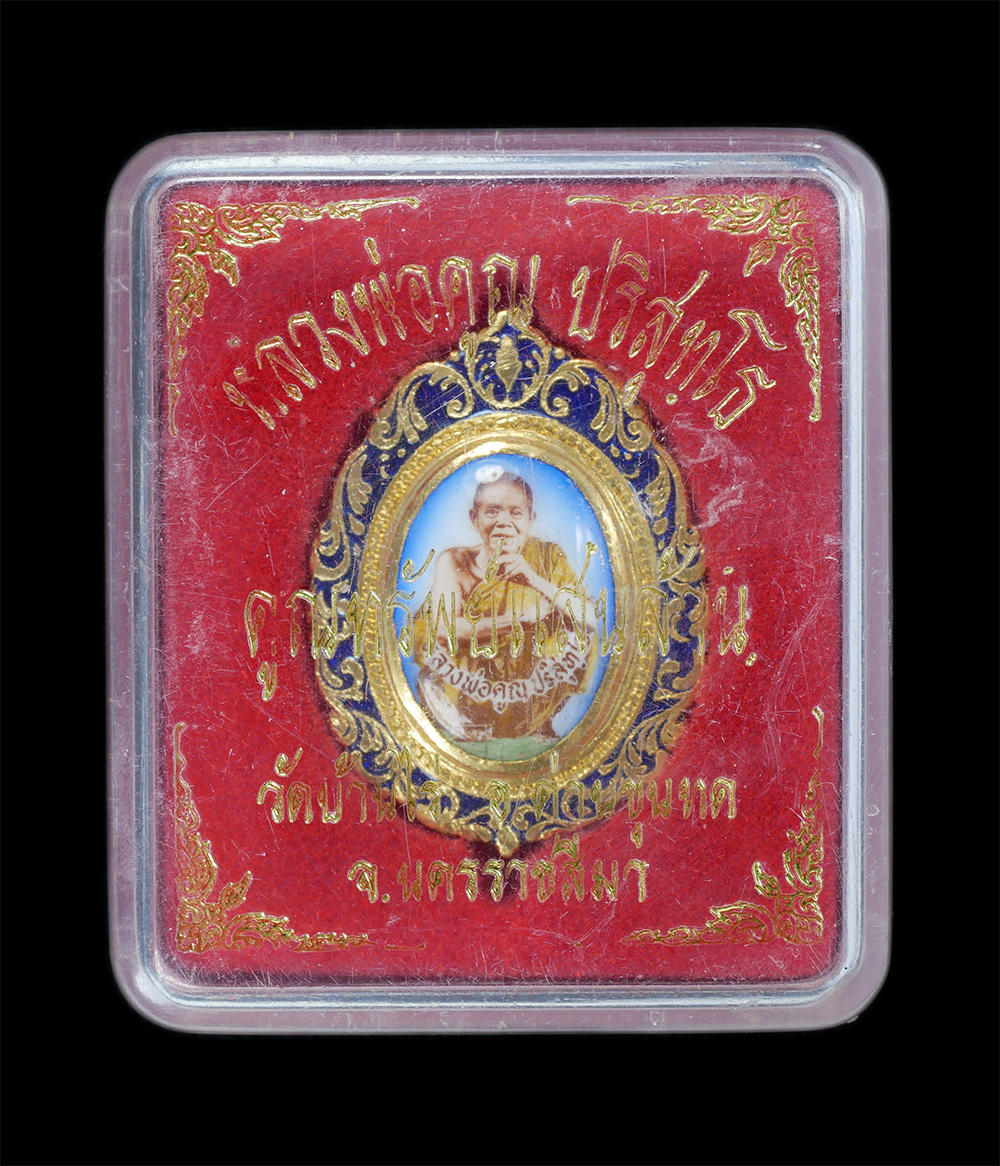 3.jpg - ล็อกเก็ตเข็มกลัด หลวงพ่อคูณ ปริสุทโธ วัดบ้านไร่ จ.นครราชสีมา รุ่นคูณทรัพย์แสนล้าน ปี2539 เนื้อกะไหล่ทองลงยาสวยงามมาก ปลุกเสกพิธีใหญ่ สภาพดีสร้างน้อยหา [..] | https://kamulet.in.th