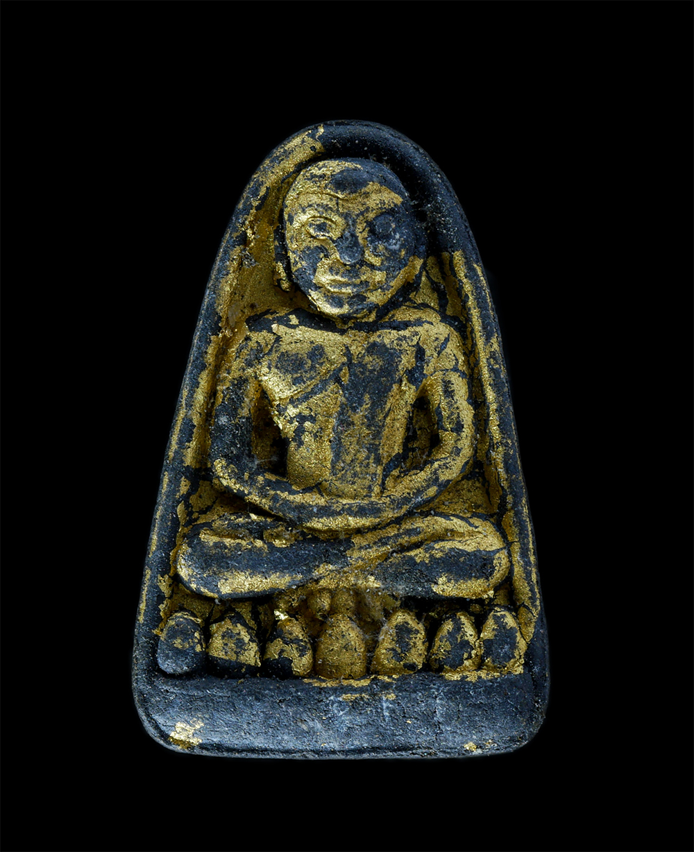 1.jpg - พระเพชรหลีก รุ่นแรก พร้อมกระดาษยันต์เสริมดวง หลวงปู่ปัญญา ปัญญธโร วัดหนองผักหนามราษฎร์บำรุง จ.ชลบุรี พ.ศ.2554 เนื้อผงพุทธคุณ ผงว่าน ผงใบลาน ปัดทอง พระ [..] | https://kamulet.in.th