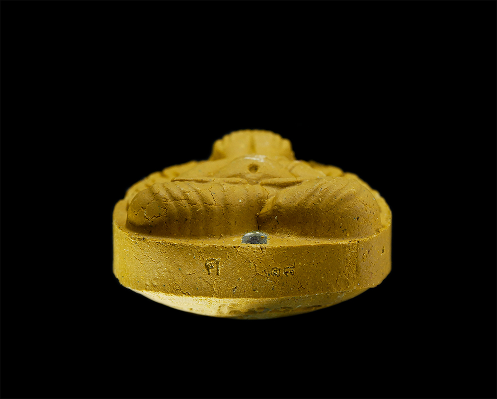 3.jpg - พระผงปิดตากระสุนคต รุ่นบูชาครูปลดหนี้ 66 หลวงปู่อิ่ม ปัญญาวุโธ อายุ 106 ปี พ.ศ.2566 วัดทุ่งนาใหม่ จ.นครศรีธรรมราช ปลุกเสก 7 วาระ 7 พิธี เนื้อสีเหลือง  [..] | https://kamulet.in.th