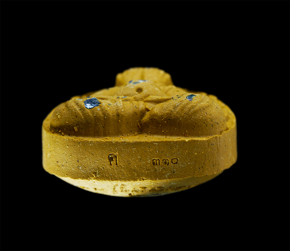 3.jpg - พระผงปิดตากระสุนคต รุ่นบูชาครูปลดหนี้ 66 หลวงปู่อิ่ม ปัญญาวุโธ อายุ 106 ปี พ.ศ.2566 วัดทุ่งนาใหม่ จ.นครศรีธรรมราช ปลุกเสก 7 วาระ 7 พิธี เนื้อสีเหลืองผ [..] | https://kamulet.in.th