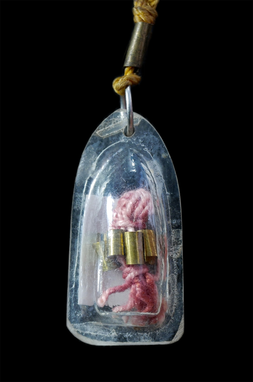 2.jpg - รูปหลวงพ่อคูณ ปริสุทโธ หลังตะกรุดกลุ่ม 9 ดอก พร้อมสายสิญจน์ ปี2536 วัดบ้านไร่ จ.นครราชสีมา | https://kamulet.in.th