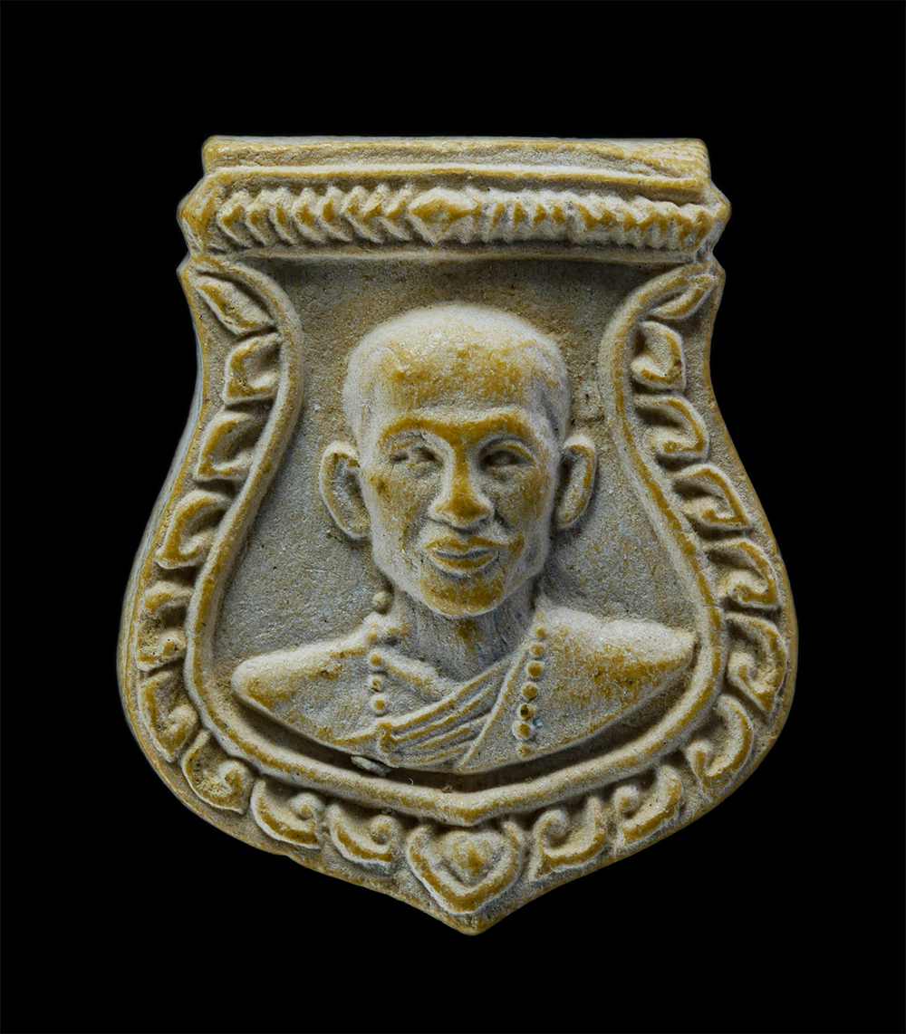 1.jpg - พระผงรูปเหมือน พิมพ์เสมา หลวงพ่อทองกลึง สุนทโร (พระครูสุนทรคุณธาดา) วัดเจดีย์หอย อ.ลาดหลุมแก้ว จ.ปทุมธานี ปี2520 เนื้อผงพุทธคุณ ผงว่าน พระเก่าสวย มวลส [..] | https://kamulet.in.th