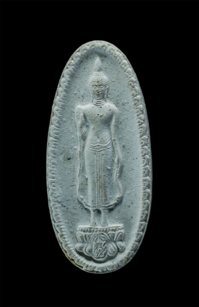 1.jpg - พระผงพระพุทธกาญจนพรสยามภูมิ พระพุทธรูปประจำวันเกิดพระบาทสมเด็จพระเจ้าอยู่หัว สร้างในวโรกาศทรงครองสิริราชสมบัติ 50 ปี พ.ศ.2539 เททองและพุทธาภิเษก ณ.อุโ [..] | https://kamulet.in.th