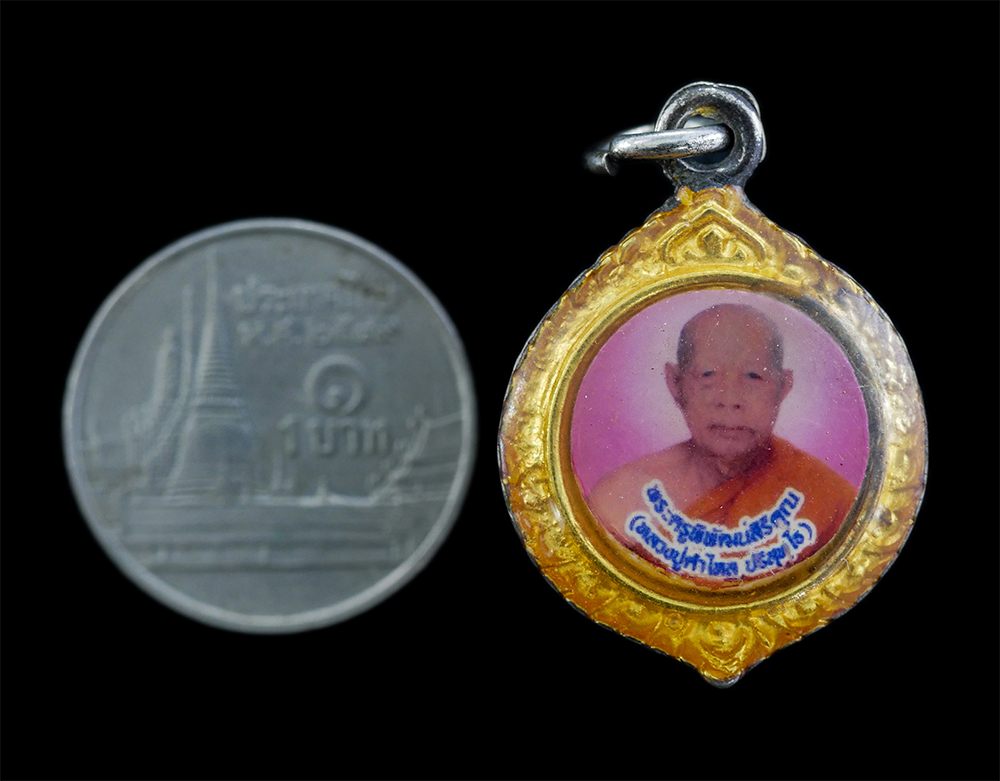 3.jpg - ล็อกเก็ตหลวงปู่คำไหล ปริสุทฺโธ(พระครูพิพัฒน์สิริคุณ) วัดศรีชมภู ต.นางั่ว อ.นาหว้า จ.นครพนม พระเกจิชื่อดังอีกรูปของภาคอีสาน เป็นที่เลื่อมใสศรัทธาของชาว [..] | https://kamulet.in.th