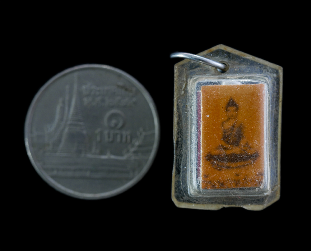 3.jpg - ล็อกเก็ตเก่ารูปพระประจำวันพฤหัสบดี หลังตะกรุดสามดอก (องค์ที่1) | https://kamulet.in.th