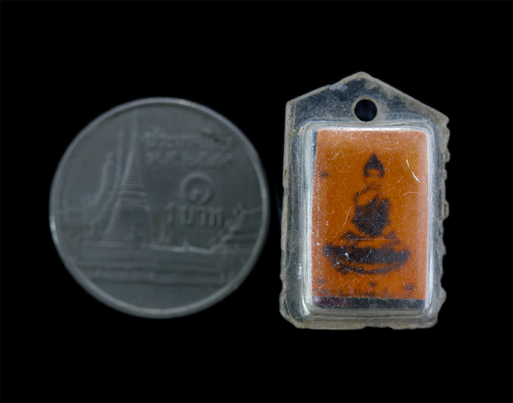 3.jpg - ล็อกเก็ตเก่ารูปพระประจำวันพฤหัสบดี หลังตะกรุดสามดอก (องค์ที่2) | https://kamulet.in.th