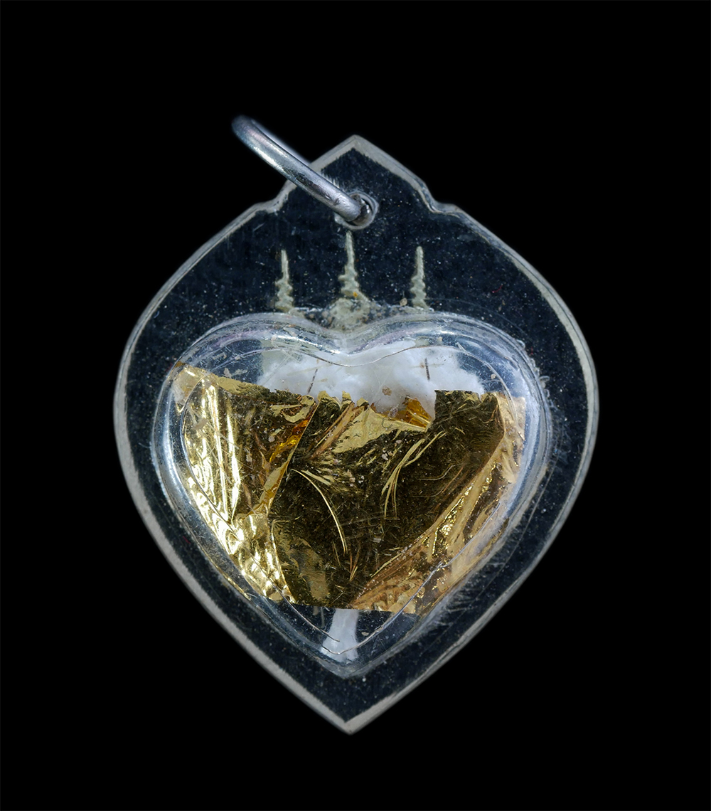 1.jpg - สายสิญจน์ เกศา ทองคำเปลวปลุกเสก หลวงพ่อคง วัดเขาสมโภชน์ อ.ชัยบาดาล จ.ลพบุรี เลี่ยมพลาสติด ยันต์พระเจ้าห้าพระองค์สีทองสวยงาม เมตามหานิยม แคลวคลาด ปลอดภ [..] | https://kamulet.in.th