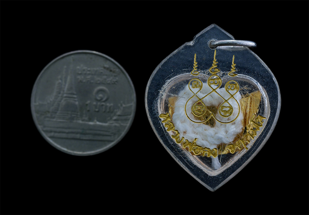 3.jpg - สายสิญจน์ เกศา ทองคำเปลวปลุกเสก หลวงพ่อคง วัดเขาสมโภชน์ อ.ชัยบาดาล จ.ลพบุรี เลี่ยมพลาสติด ยันต์พระเจ้าห้าพระองค์สีทองสวยงาม เมตามหานิยม แคลวคลาด ปลอดภ [..] | https://kamulet.in.th