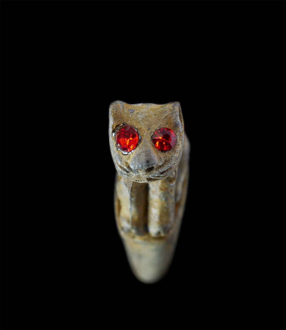 3.jpg - เขี้ยวเสือหลวงปู่ปาน ตาพลอยแดง เนื้อโลหะแร่เกาะล้าน โลหะผสม งานผูกสีมาฝังลูกนิมิตร วัดท้องคุ้ง ต.คลองด่าน อ.บางบ่อ จ.สมุทรปราการ ปี2559 สร้างได้สวยงาม [..] | https://kamulet.in.th