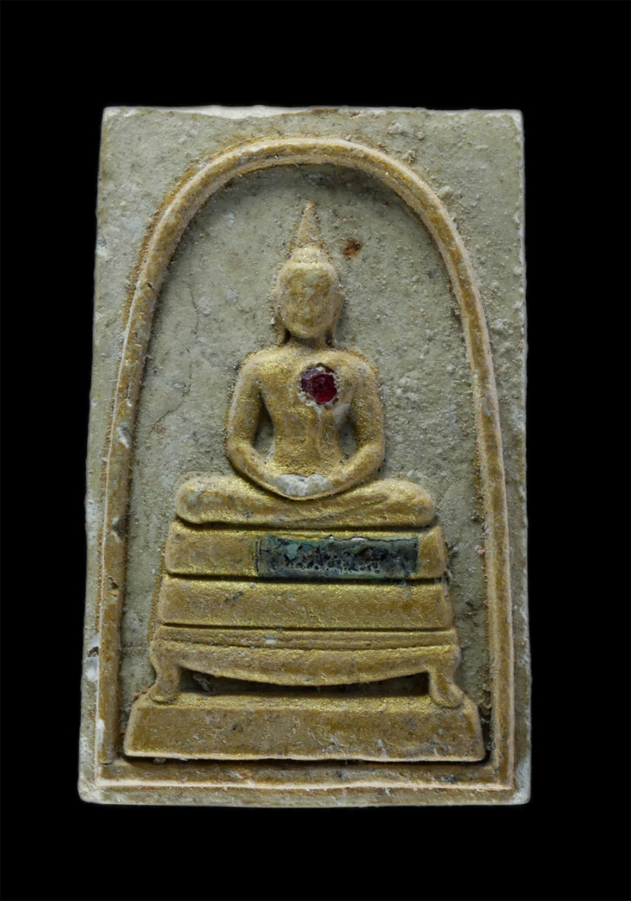 1.jpg - พระสมเด็จชินบัญชร พิมพ์พระประทานหลังเรียบ หลวงพ่อส่วน ปริมุติโต วัดหนองคล้า อ.ศรีราชา จ.ชลบุรี สร้างปี 2558 เนื้อผงพุทุธคุณ ผงว่าน ฝังตะกรุด ฝังพลอยแด [..] | https://kamulet.in.th