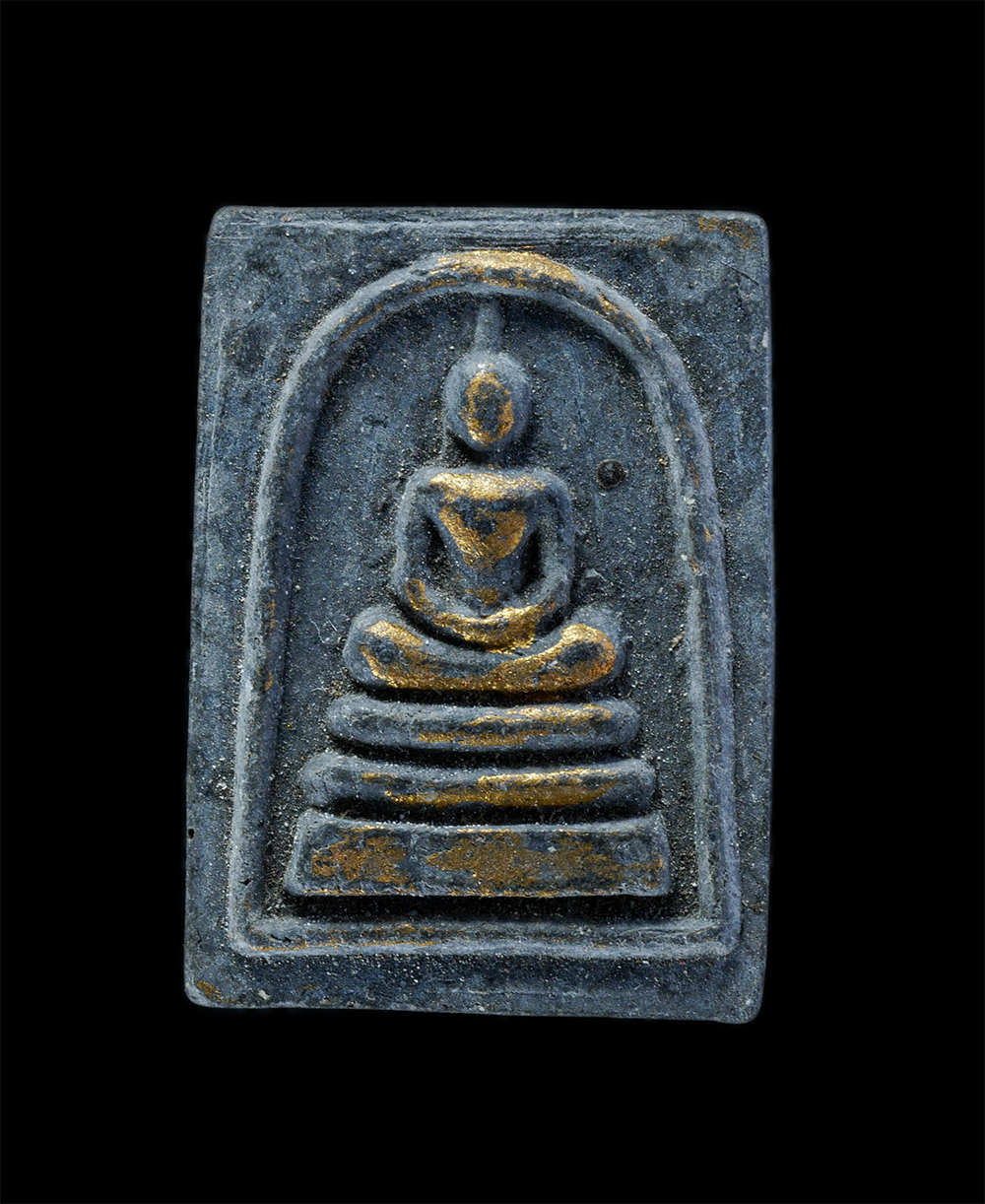 1.jpg - พระสมเด็หลับเรียบ ปัดทอง ฝังพลอย เนื้อผงพุทธคุณ ผงใบลานเก่า | https://kamulet.in.th