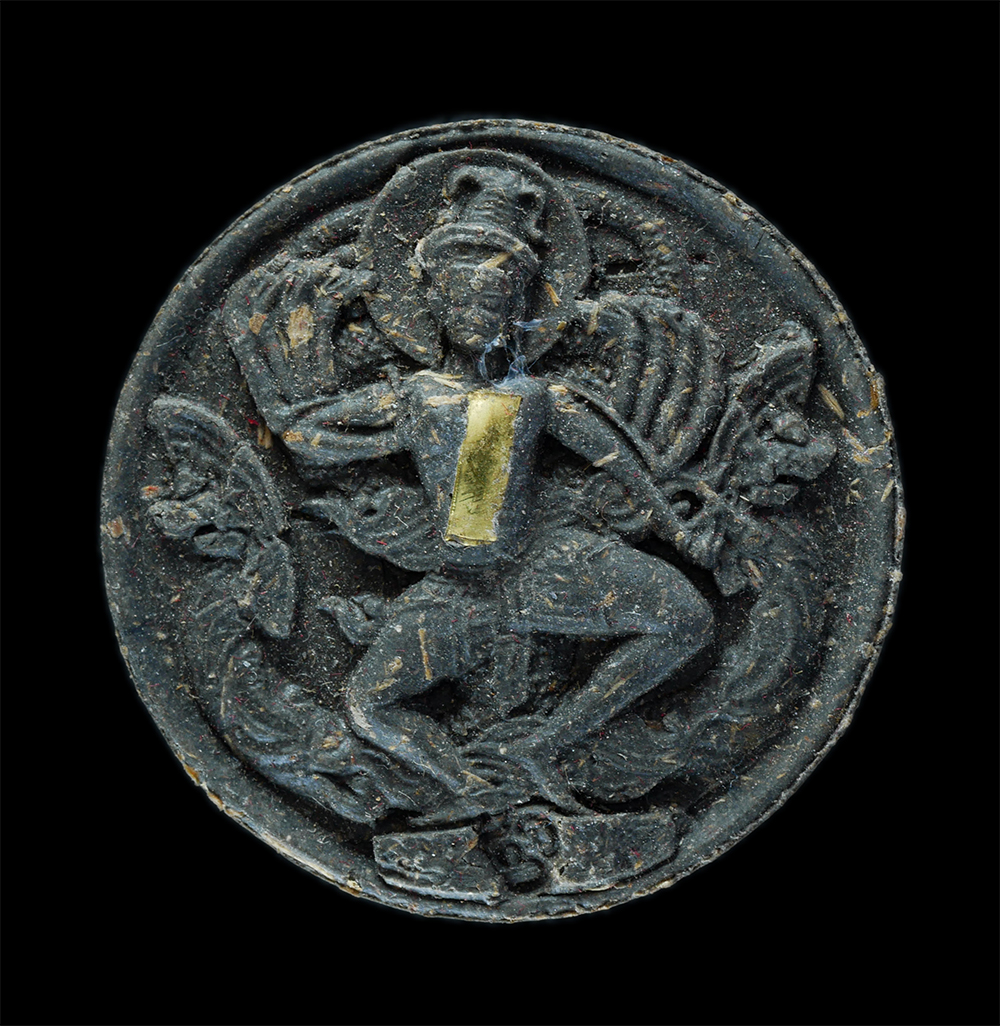 1.jpg - พระผงองค์ศิวนาฏราช รุ่นพนมรุ้งมรดกโลก จังหวัดบุรีรัมย์ ปี2550 เนื้อผงพุทธคุณ ผงใบลาน ว่าน108 ฝังตะกรุดทองคำ คณาจารย์ปลุกเสก เช่น หลวงปู่เหลือง วัดกระด [..] | https://kamulet.in.th