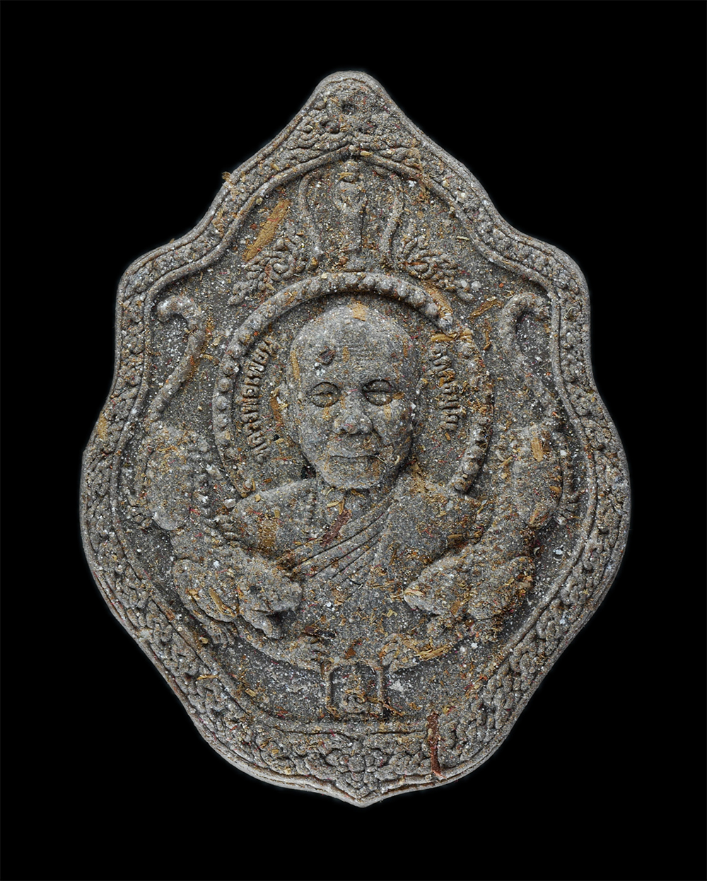 1.jpg - พระผงประทานพร หลวงพ่อเพี้ยน อคฺคธมฺโม วัดเกริ่นกฐิน จ.ลพบุรี ปี2563 ด้านหลัง​ เป็นรูปท้าวเวสสุวรรณ พุทธ​คุณ​ผสมผงอังคารอัฐิธาตุ เนื้อผงไม้เทพทาโร ผงว่ [..] | https://kamulet.in.th