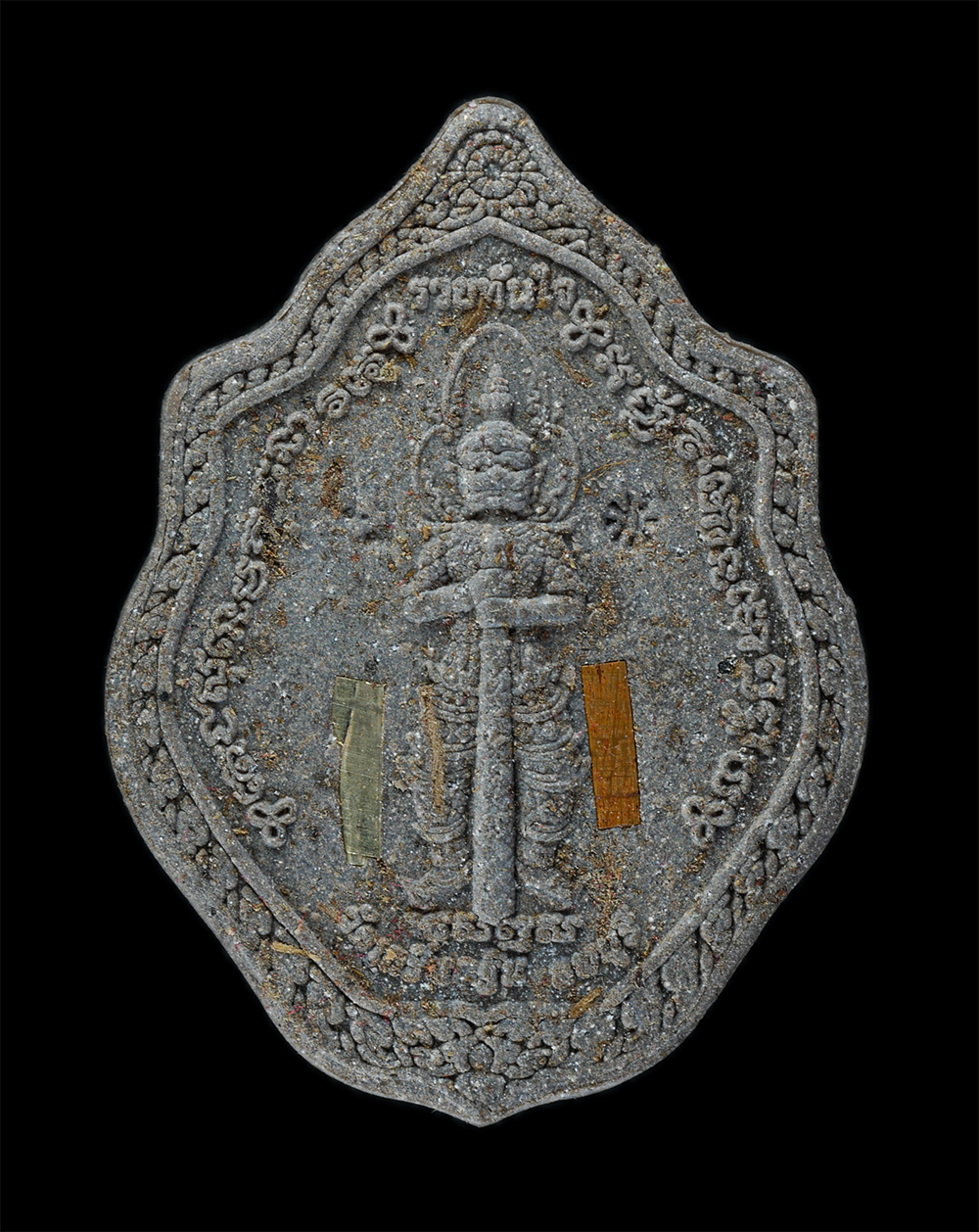 2.jpg - พระผงประทานพร หลวงพ่อเพี้ยน อคฺคธมฺโม วัดเกริ่นกฐิน จ.ลพบุรี ปี2563 ด้านหลัง​ เป็นรูปท้าวเวสสุวรรณ พุทธ​คุณ​ผสมผงอังคารอัฐิธาตุ เนื้อผงไม้เทพทาโร ผงว่ [..] | https://kamulet.in.th