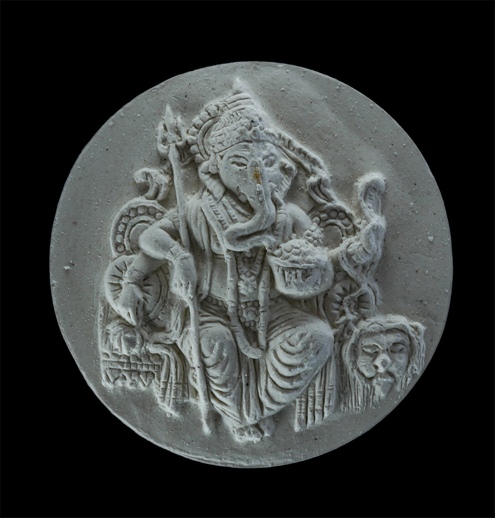 1.jpg - พระพิฆเนศ หลังยันต์โอม เทพเจ้าแห่งความสำเร็จ เนื้อผงพุทธคุณ พระเก่า พิมพ์สวย | https://kamulet.in.th