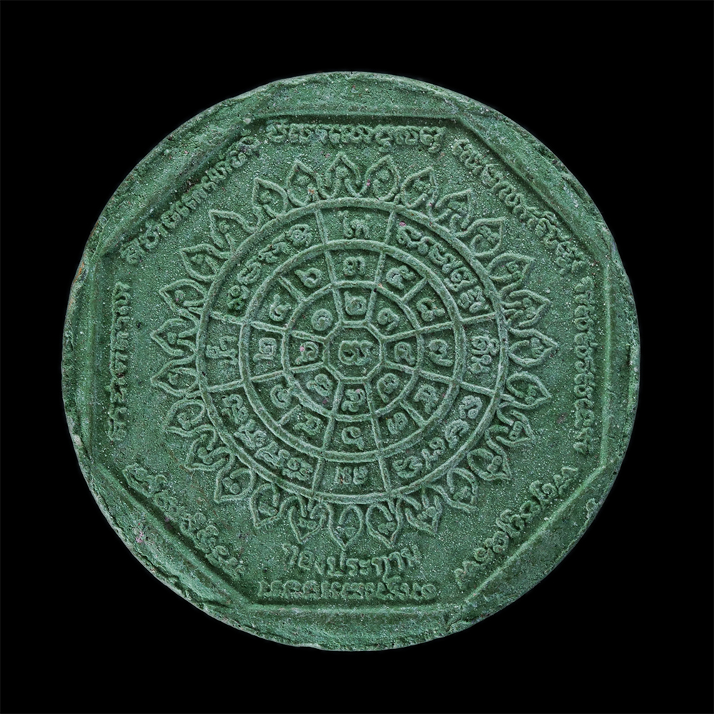 2.jpg - พระผงหลวงพ่อพุทธโสธร รุ่นทองประทาน วัดโสธรวราราม จ.ฉะเชิงเทรา มวลสารเศษทองคำ และปูนที่หุ้มองค์หลวงพ่อ เมื่อตอนบูรณะองค์หลวงพ่อครั้งใหญ่เมื่อปี พ.ศ.254 [..] | https://kamulet.in.th