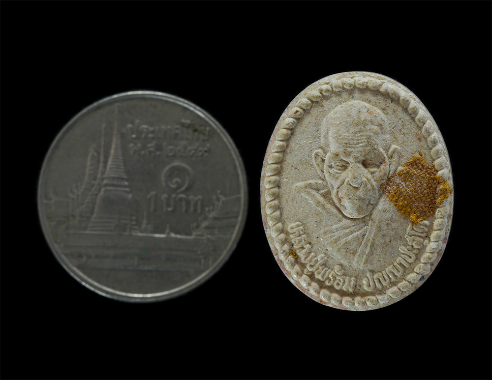 3.jpg - พระผงรูปเหมือน ติดจีวร หลวงปู่พร้อม ปัญญาปสุโต(พระครูปัญญาประสุต) วัดกุดจอกใหญ่ อ.โชคชัย จ.นครราชสีมา เนื้อผงพุทธคุณ ผงว่าน พระเก่าสวย มวลสารดี น่าเก็ [..] | https://kamulet.in.th