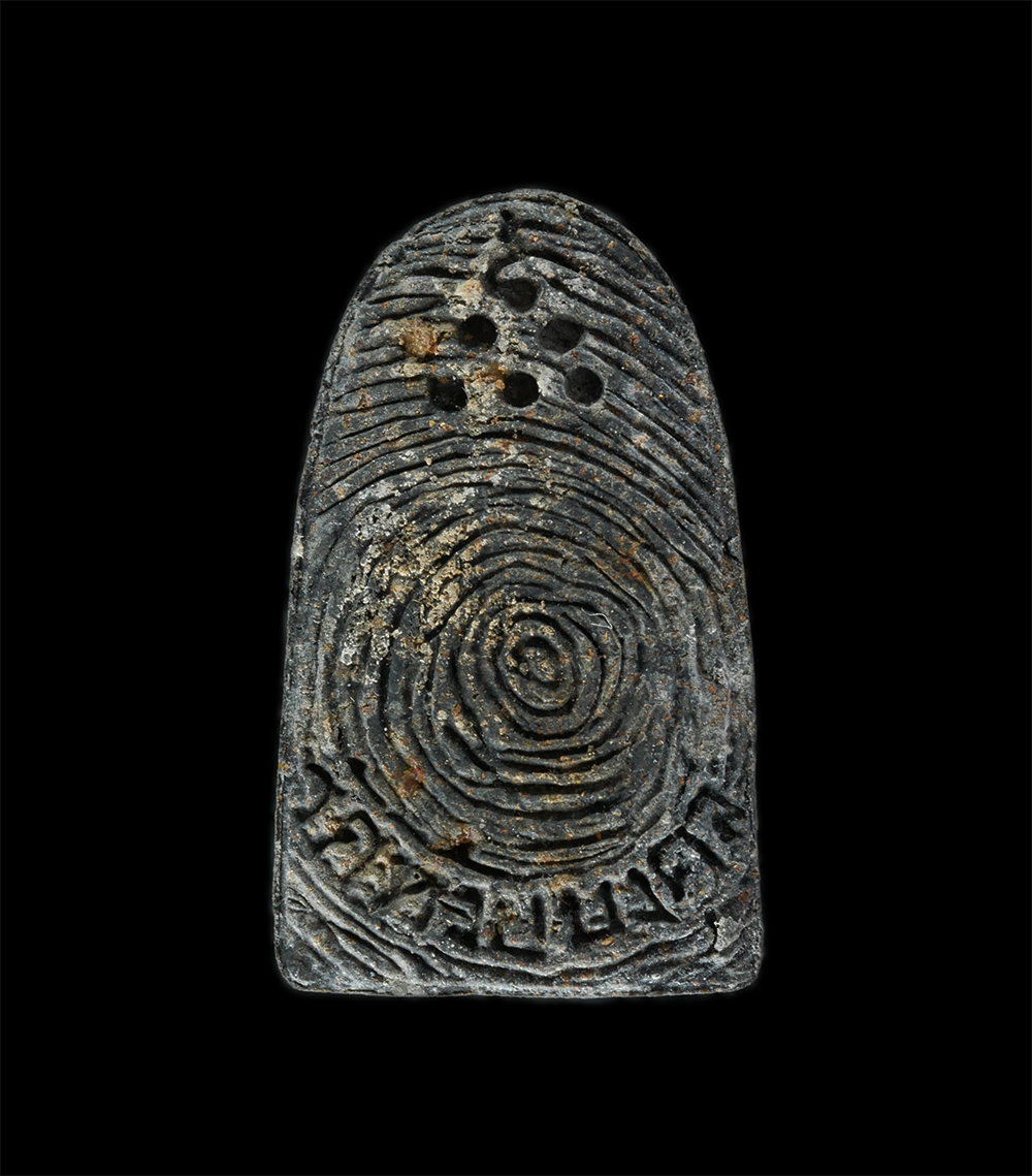 2.jpg - หลวงปู่ทวดเนื้อว่านผสมผงเหล็กไหล พิมพ์พระรอด วัดห้วยมงคล​ จ.ประจวบคีรีขันธ์ ปี2537 พระเก่าสวย มวลสารดี พุทธคุณรอบด้าน เด่นแคล้วคลาด ปลอดภัย พร้อมกล่อง [..] | https://kamulet.in.th