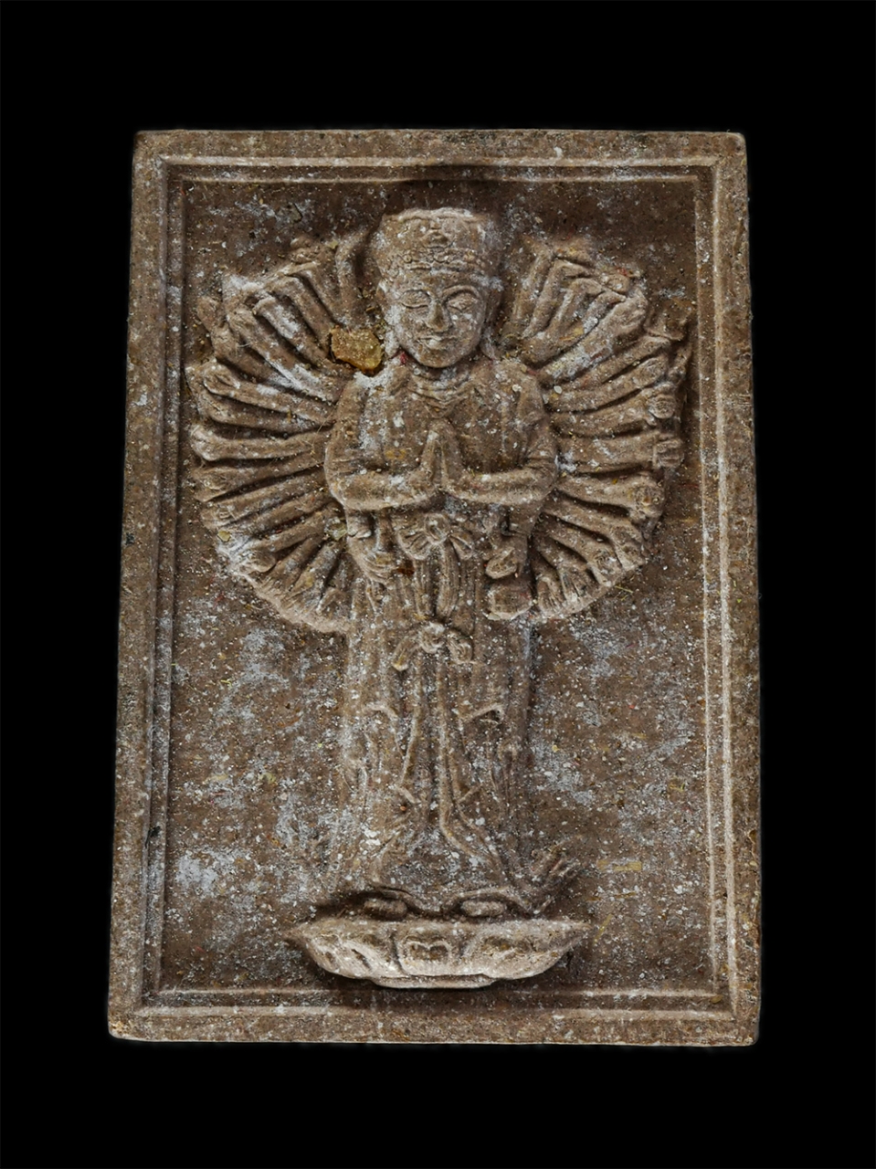 1.jpg - พระโพธิสัตว์กวนอิม 1000 มือ หลังหลวงพ่อเกษม เนื้อผงพุทธคุณ ว่าน108 ผสมข้าวก้นบาตร หลวงพ่อเกษม เขมโก ปลุกเสก รุ่นวันแม่ 12 สิงหาคม 2538 สุสานไตรลักษณ์  [..] | https://kamulet.in.th