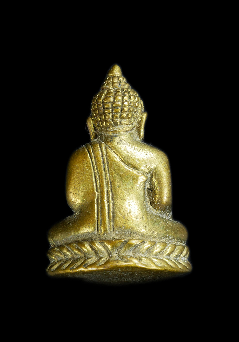 4.jpg - รูปหล่อลอยองค์หลวงพ่อเพชร วัดท่าหลวง อ.เมือง จ.พิจิตร ปี2525 เนื้อทองผสม พระเก่าสวย มวลสารดี มีพระเกจิอาจารย์ร่วมปลุกเสก หลายท่าน | https://kamulet.in.th