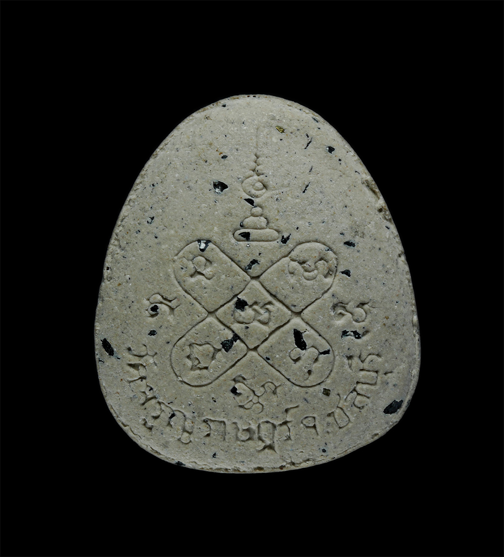 2.jpg - พระปิดตามหาลาภ ฝังแร่ พระครูวิบูลธรรมโสภิต วัดจรูญราษฎร์ อำเภอเมือง จังหวัดชลบุรี เนื้อผงพุทธคุณ พระสวย มวลสารดี | https://kamulet.in.th