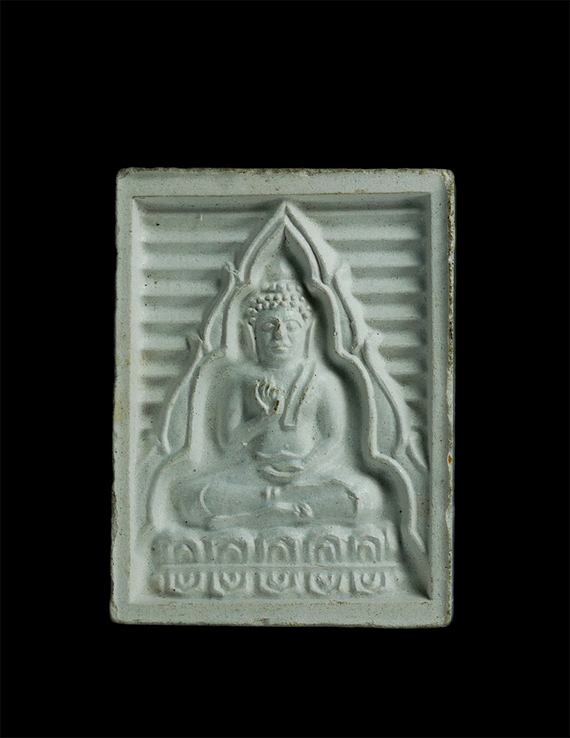 3.jpg - พระของขวัญ วัดปากน้ำ รุ่น 7 ปี2535 “บรรจุเจดีย์” ของดีผสมมวลสารเดิม พระผงรู่นนี้ชื่อว่า รุ่นบรรจุในเจดีย์ที่มหาวิหารหินอ่อนประดิษฐานพระไตรปิฎก เป็นรุ่ [..] | https://kamulet.in.th