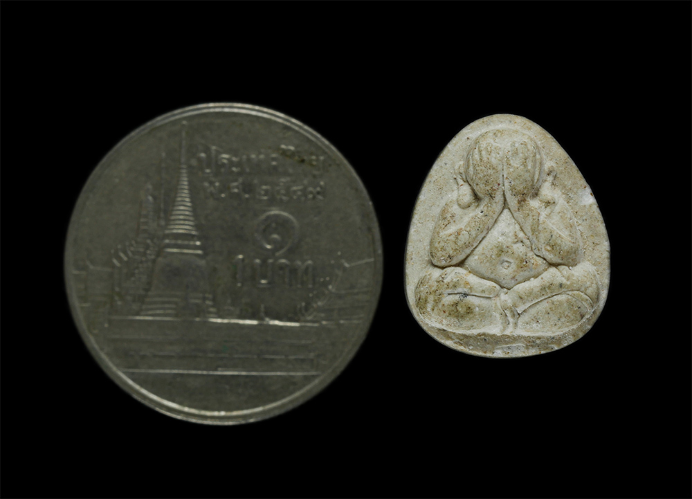 9.jpg - พระปิดตาแป้งเสก 100 ปี หลวงปู่บุดดา ถาวโร วัดกลางชูศรีเจริญสุข อ.บางระจัน จ.สิงห์บุรี ปี2536 พุทธคุณครอบจักรวาล เด่นทางเมตตามหานิยม พระเก่าสวย มวลสารด [..] | https://kamulet.in.th