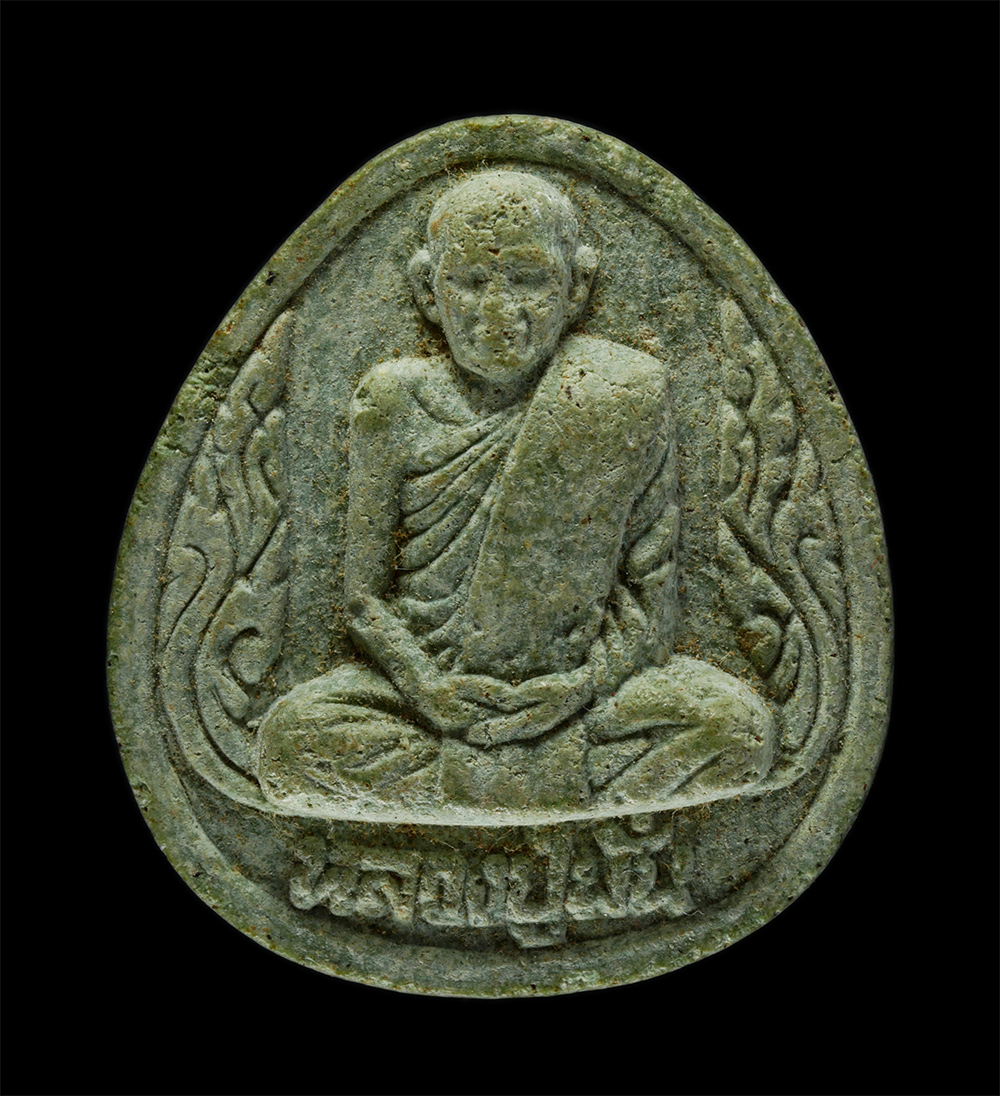 1.jpg - พระผงหลวงปู่มั่น ภูริทัตโต หลังยันต์นะปัดตลอด วัดป่าสุทธาวาส ต.ธาตุเชิงชุม อ.เมือง จ.สกลนคร ที่ระลึกสร้างอุโบสถ เฉลิมพระเกียรติครองราชย์ 50 พรรษา พ.ศ. [..] | https://kamulet.in.th