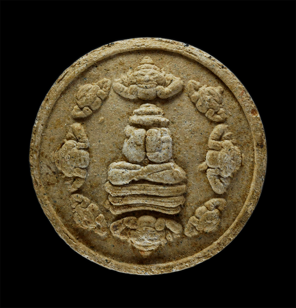 2.jpg - องค์จตุคามรามเทพ หลังพระปิดตาพังพระกาฬ เนื้อผงพุทธคุณ ผงว่านเข้มข้น พระเก่าพิมพ์สวย น่าเก็บสะสมบูชา พิมพ์เล็ก | https://kamulet.in.th