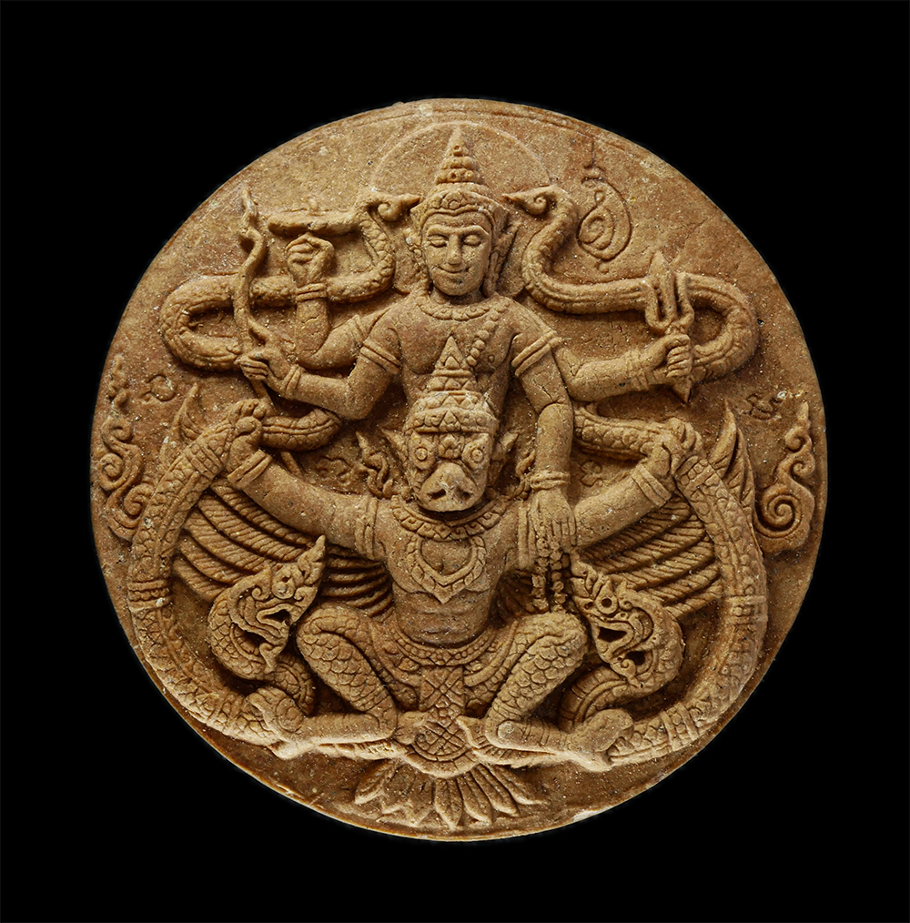 1.jpg - พระผงมหาจักรพรรดิ์นารายณ์ทรงครุฑ ปี2550 เนื้อผงพุทธคุณ ผงว่านผสมชานหมาก หลวงปู่ขุ้ย วัดซับตะเคียน ต.ท่าด้วง อ.หนองไผ่ จ.เพชรบูรณ์ ลงมหายันต์นารายณ์ทั้ [..] | https://kamulet.in.th