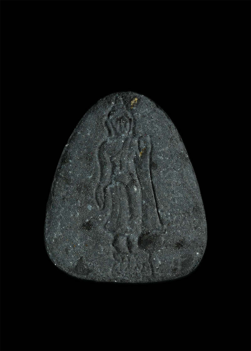 4.jpg - พระปิดตาหลังเทวดา วัดป่า (วัดอรัญญิกาวาส) จ.ชลบุรี มวลสารพระปิดตาเก่าหลวงปู่เฮี้ยง เนื้อว่าน ผงใบลาน | https://kamulet.in.th