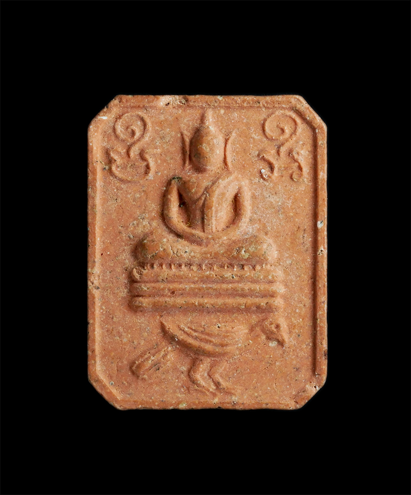 3.jpg - พระพิมพ์หลวงพ่อปาน ทรงนกหาง 5 แฉก ฐาน 3 ชั้น หลังยันต์เกราะเพชร เนื้อดินโบราณสูตรหลวงพ่อปาน | https://kamulet.in.th