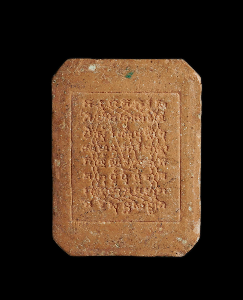 4.jpg - พระพิมพ์หลวงพ่อปาน ทรงนกหาง 5 แฉก ฐาน 3 ชั้น หลังยันต์เกราะเพชร เนื้อดินโบราณสูตรหลวงพ่อปาน | https://kamulet.in.th