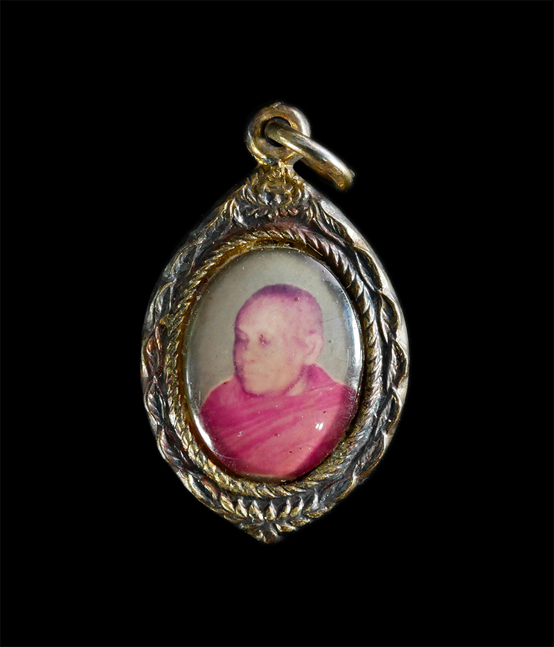 3.jpg - ล็อกเก็ตหลวงพ่ออิ่ม สารธโร วัดมหาธาตุยุวราชรังสฤษฎิ์ราชวรมหาวิหาร กรุงเทพมหานคร ปี2531 พระเก่าสวย สร้างน้อยหายาก | https://kamulet.in.th