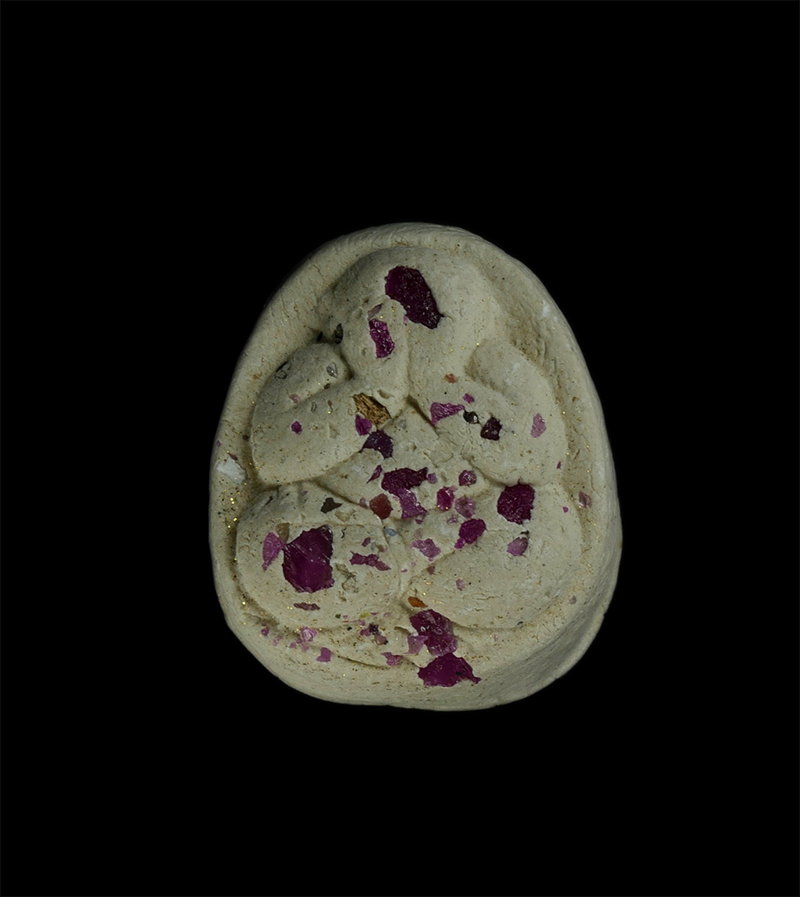 3.jpg - พระปิดตาหลังโรยพลอยฝังตะกรุด ไม่ทราบวัดสร้าง | https://kamulet.in.th