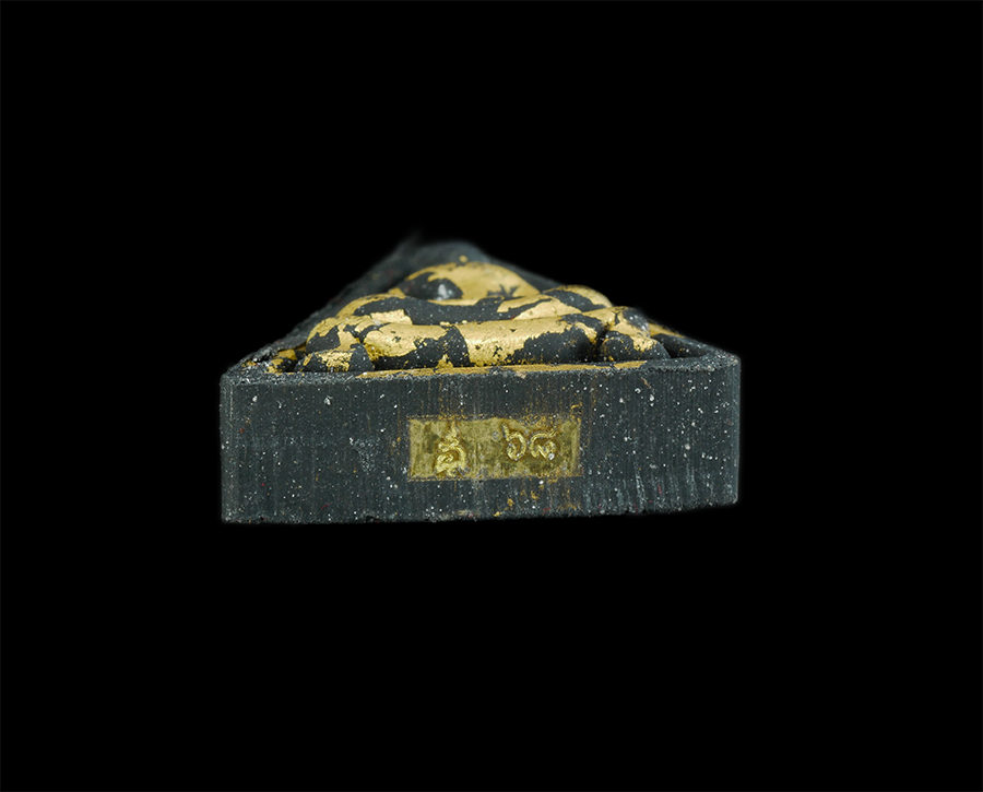 6.jpg - สมเด็จขาโต๊ะพิมพ์สามเหลี่ยม รุ่น นะ เศรษฐี หลวงพ่อพัฒน์ วัดห้วยด้วน จ นครสวรรค์ พ.ศ.2565 เนื้อผงน้ำมันใบลาน ปิดทองในพิมพ์ เลข68 | https://kamulet.in.th