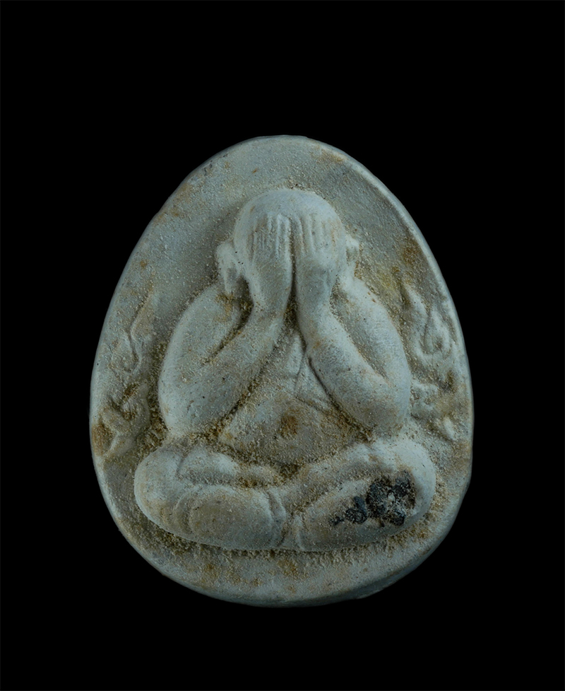 4.jpg - พระปิดตามหาลาภข้างกนก หลวงพ่อสิน(พระครูสุภัททาจารคุณ) วัดละหารใหญ่ อ.บ้านค่าย จ.ระยอง เนื้อผงเก่าๆ หลังยันต์ ฝังแร่ รุ่นเมตตาศิษย์ รุ่นนิยม ปี2537 | https://kamulet.in.th