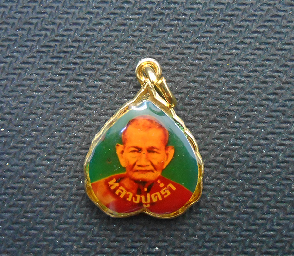 3.jpg - เหรียญล็อกเก็ตรูปใบโพธิ์กะไหล่ทอง หลวงปู่คร่ำ ยโสธโร(พระมงคลศีลาจารย์) วัดวังหว้า อ.แกลง จ.ระยอง ปี2536 | https://kamulet.in.th