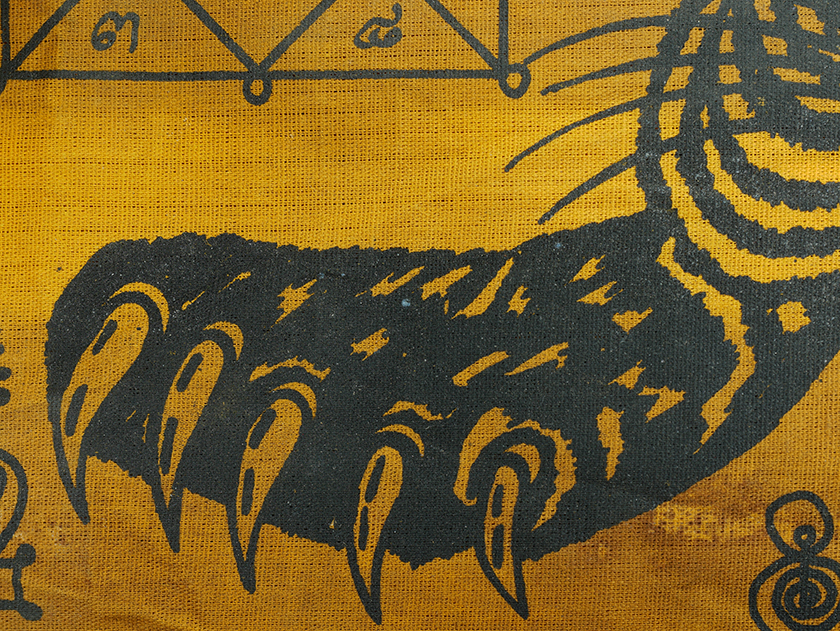 6.jpg - ผ้ายันต์ผืนใหญ่รุ่นยอดนิยมเสือตีนโตพื้นเหลือง ผ้ามุ้งยุคต้น หลวงพ่อเปิ่น วัดบางพระ จ.นครปฐม กว้างประมาณ 45  x 50 ซม. ผ้ายันต์เก่าสวย | https://kamulet.in.th