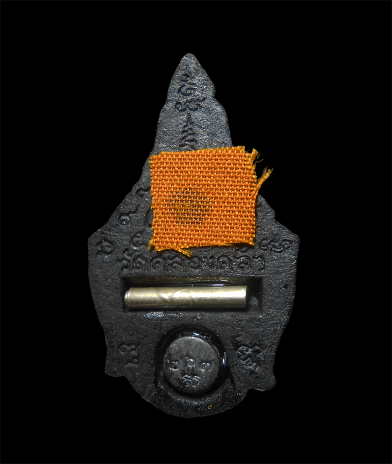 2.jpg - หน้าพระลักษณ์ นะหน้าทอง เนื้อปถมังดำ ปิดทองเสก ฝังตะกรุดเงิน ติดจีวร หลวงปู่อุ้ย วัดคลองคล้า อ.ชนแดน จ.เพชรบูรณ์ ปี2560 เลข267 พระสร้างได้สวยงามมวลสาร [..] | https://kamulet.in.th